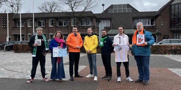 Foto: VIDEO - Stroopwafels, een koffiebar en een karaokecaravan: Dit was de Politieke Markt
