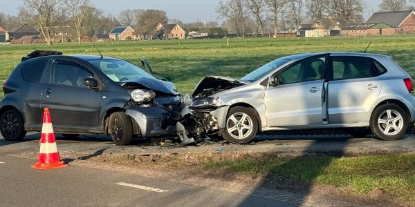 Foto: Botsing met flink wat blikschade in Doornspijk