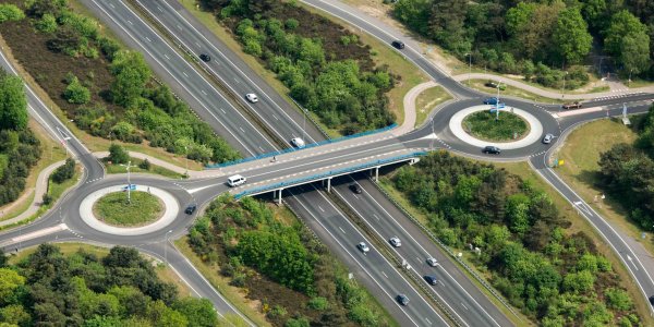 Foto: Werkzaamheden aan brilconstructie Elspeterweg boven A28