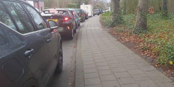 Foto: In de file voor gratis compost: ‘Het gaat erg hard’