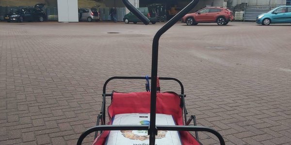 Foto: In de file voor gratis compost: ‘Het gaat erg hard’