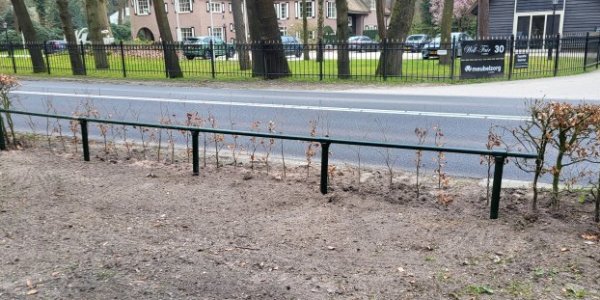 Foto: Nieuw hek op Elspeterweg moet olifantenpaadjes tegengaan, maar twijfels over veiligheid blijven